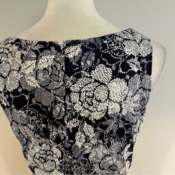 Floral sleeveless Dress with front tie - Picture 9 of 15